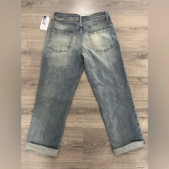 Time and Tru Women's Boyfriend Jeans in Light Blue - Picture 2 of 3